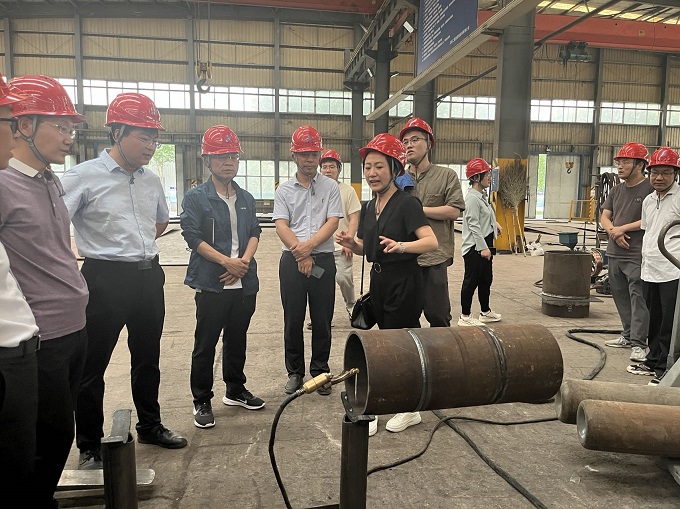 新设备焊接演示现场.jpg 新设备焊接演示现场.jpg